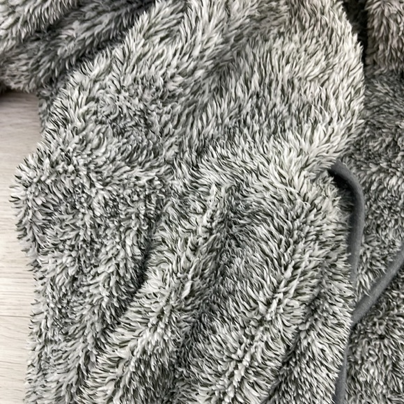 Soft Surroundings Hug Me Cardi Heathered Gray Soft Plush Wrap Medium - Picture 6 of 9